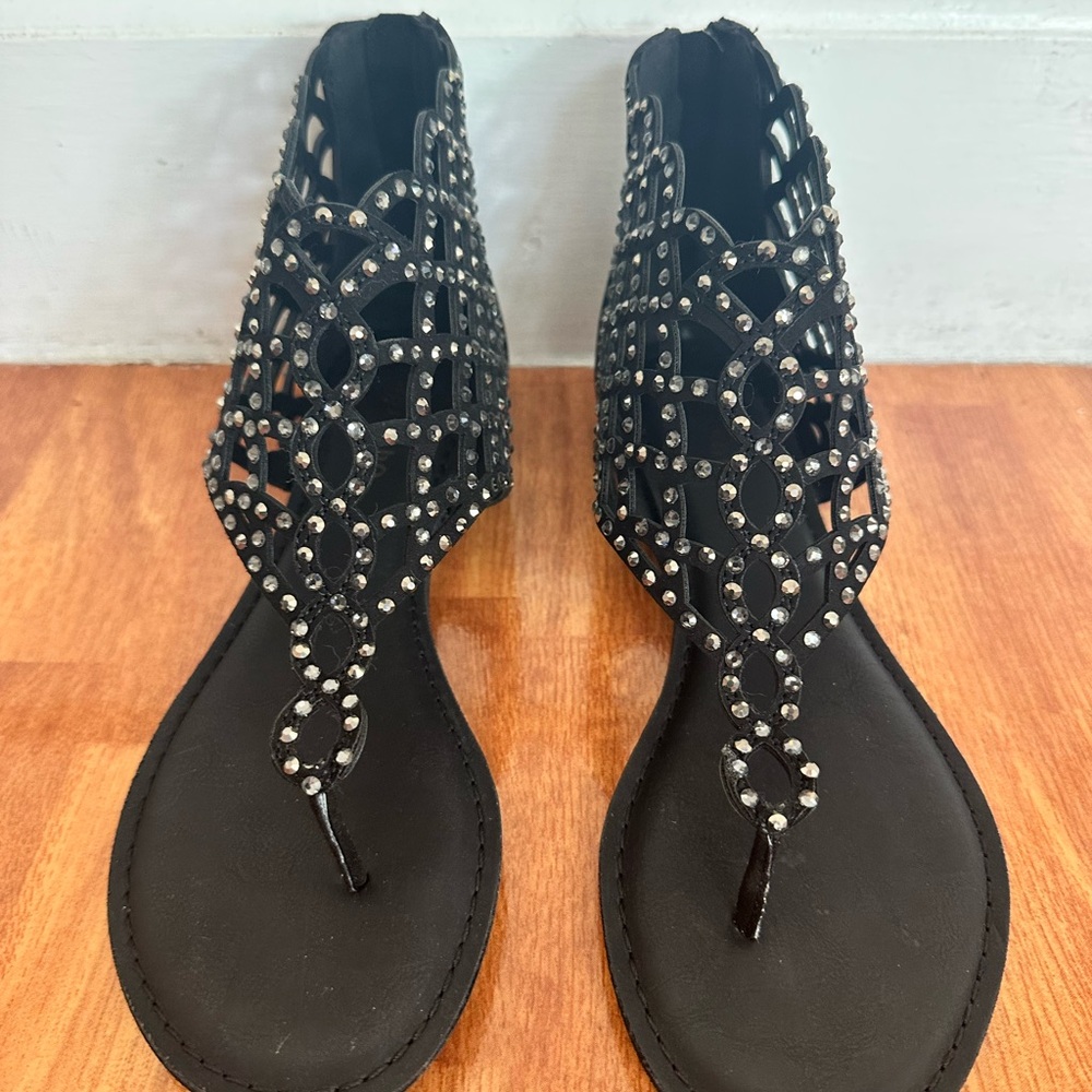 Cloud walking sandals black by Avenue size 8.5